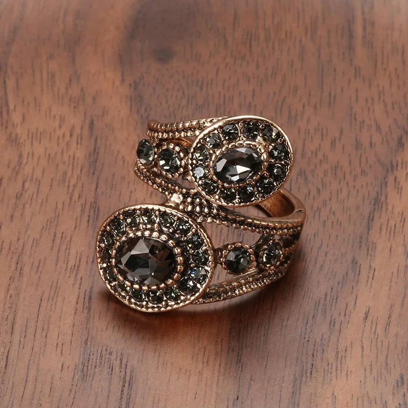 Серьги за 200 рублей. Серьги позолоченные дубай. Деньги золото. Серьги за 500 рублей. Кустарные украшения.