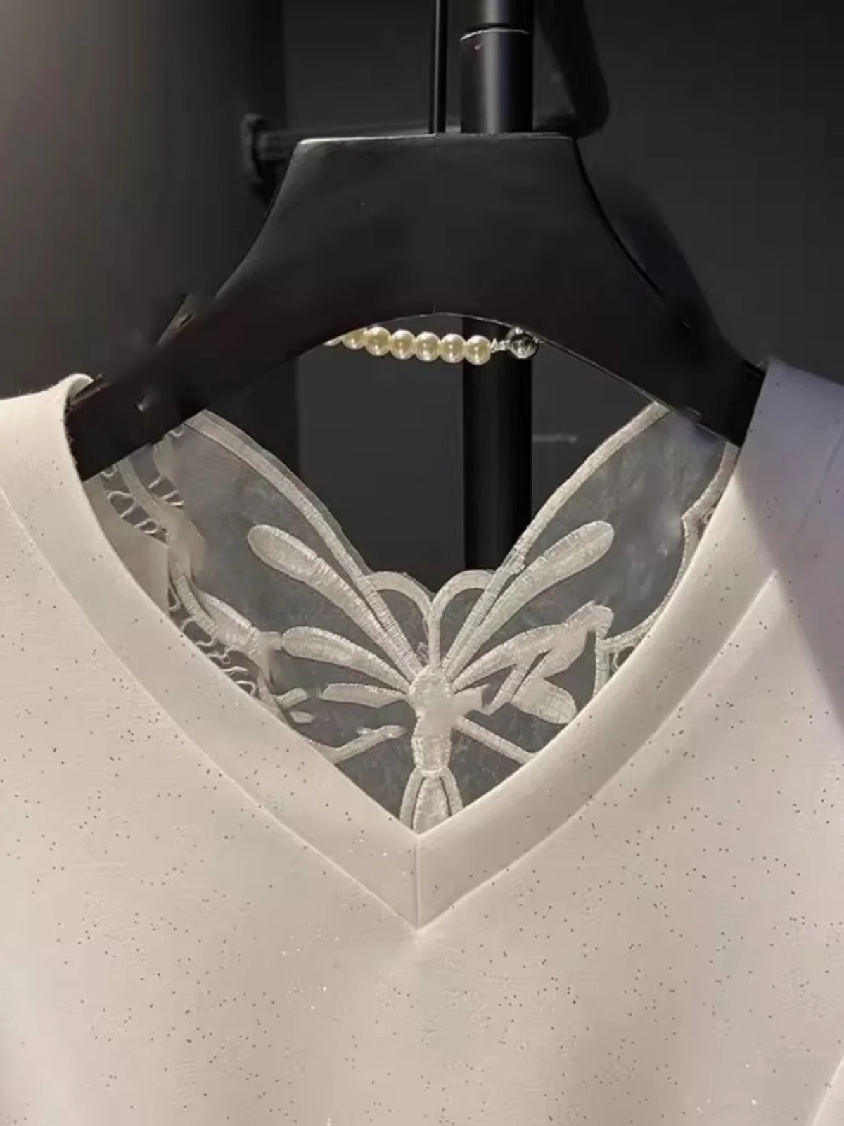 Шикарная темпераментная белая футболка с короткими рукавами женская летняя 2024