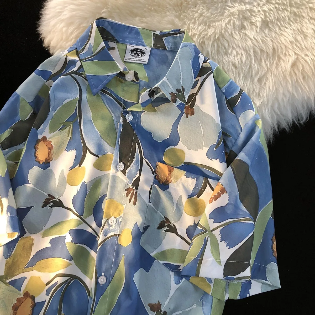 

2022 new Korean version large size women's floral shirt women's design sense niche retro Hong Kong style short sleeves