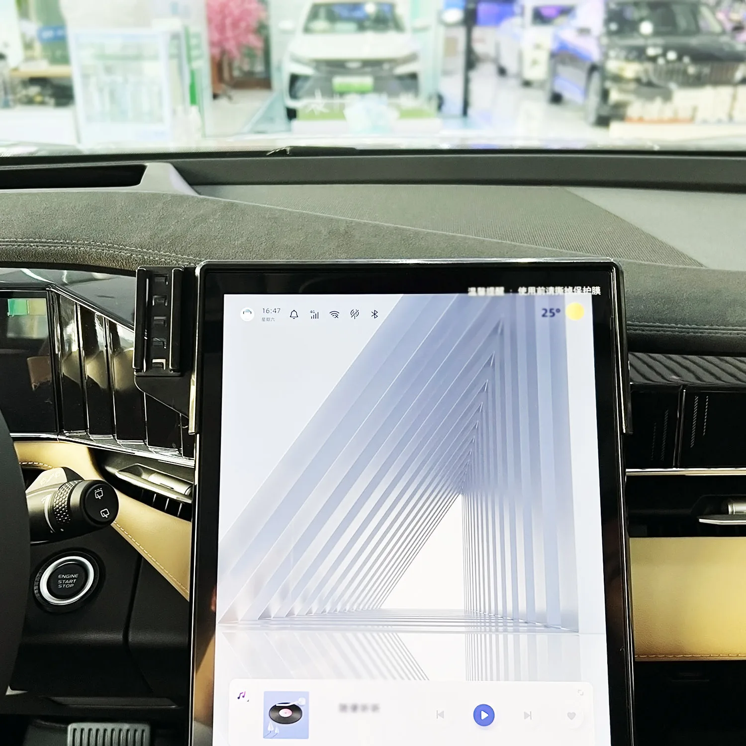 Фото Держатель для телефона Geely Starray Atlas 2024, Беспроводная зарядка с фиксированным основанием №3
