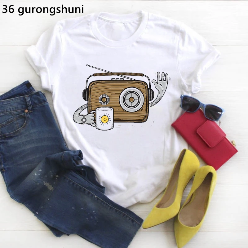 Женская Винтажная Футболка с принтом «радио волны доброе утро» Женская Винтажная Футболка с принтом «радио волны доброе утро»