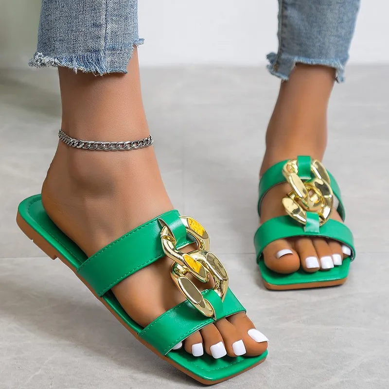 

2023 Summer New Fashion Sexy Chain Lock Solid Color Plus SizeStyle Roman Style Flat Outdoor Female Slippers Women Sandals