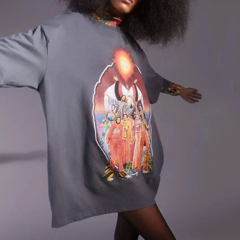 Футболка женская оверсайз в стиле панк серый топ с принтом персонажа мультфильма