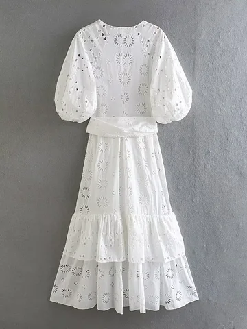 Spring and summer new women's fashion elegant and sweet Ruili short-sleeved V-neck white hollow belt embroidery dress