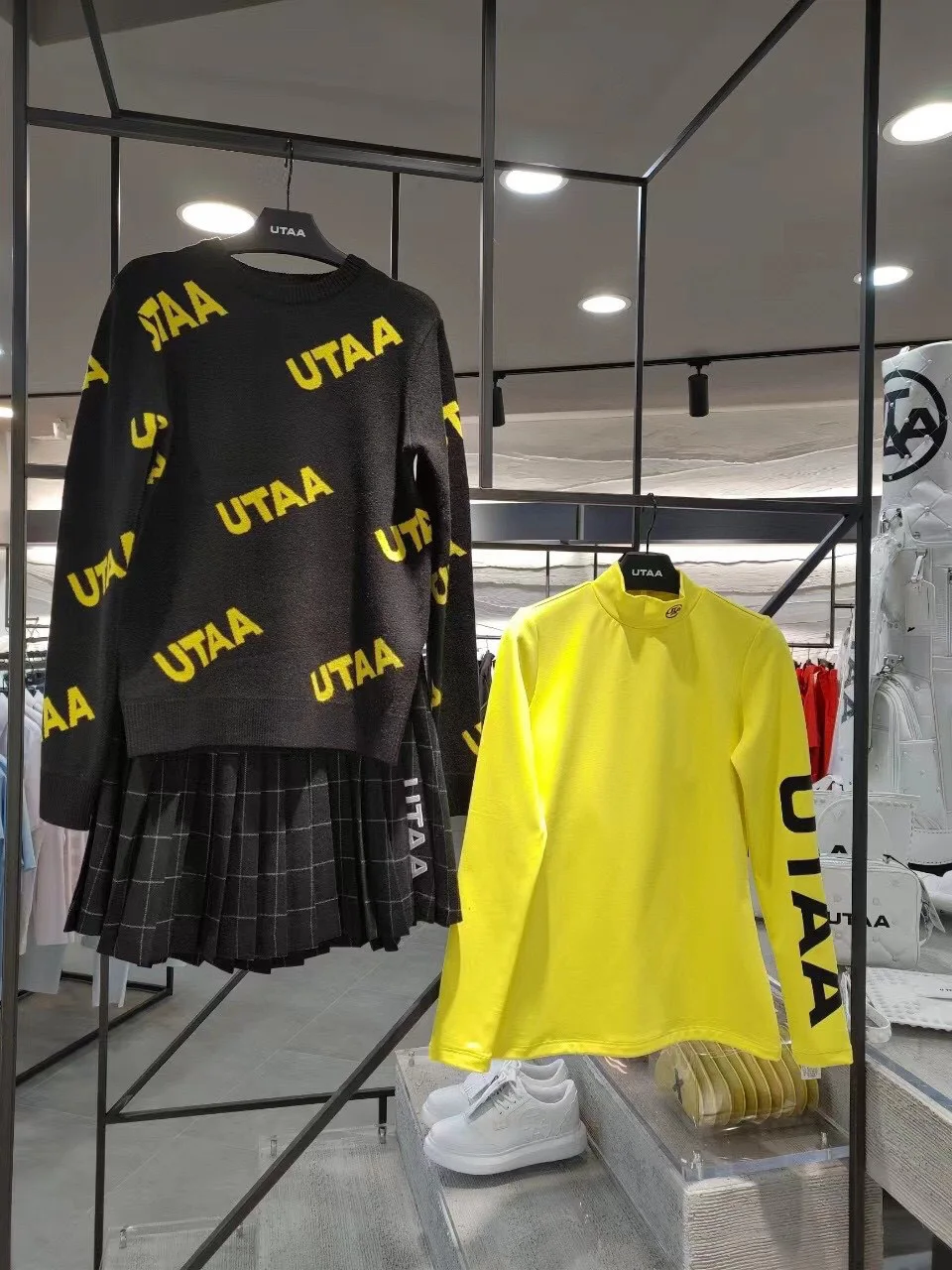 UTAA Fall/Winter Golf Wear for Women Bright Crewneck Casual Versatile Knitwear Thickened jersey with white long sleeves