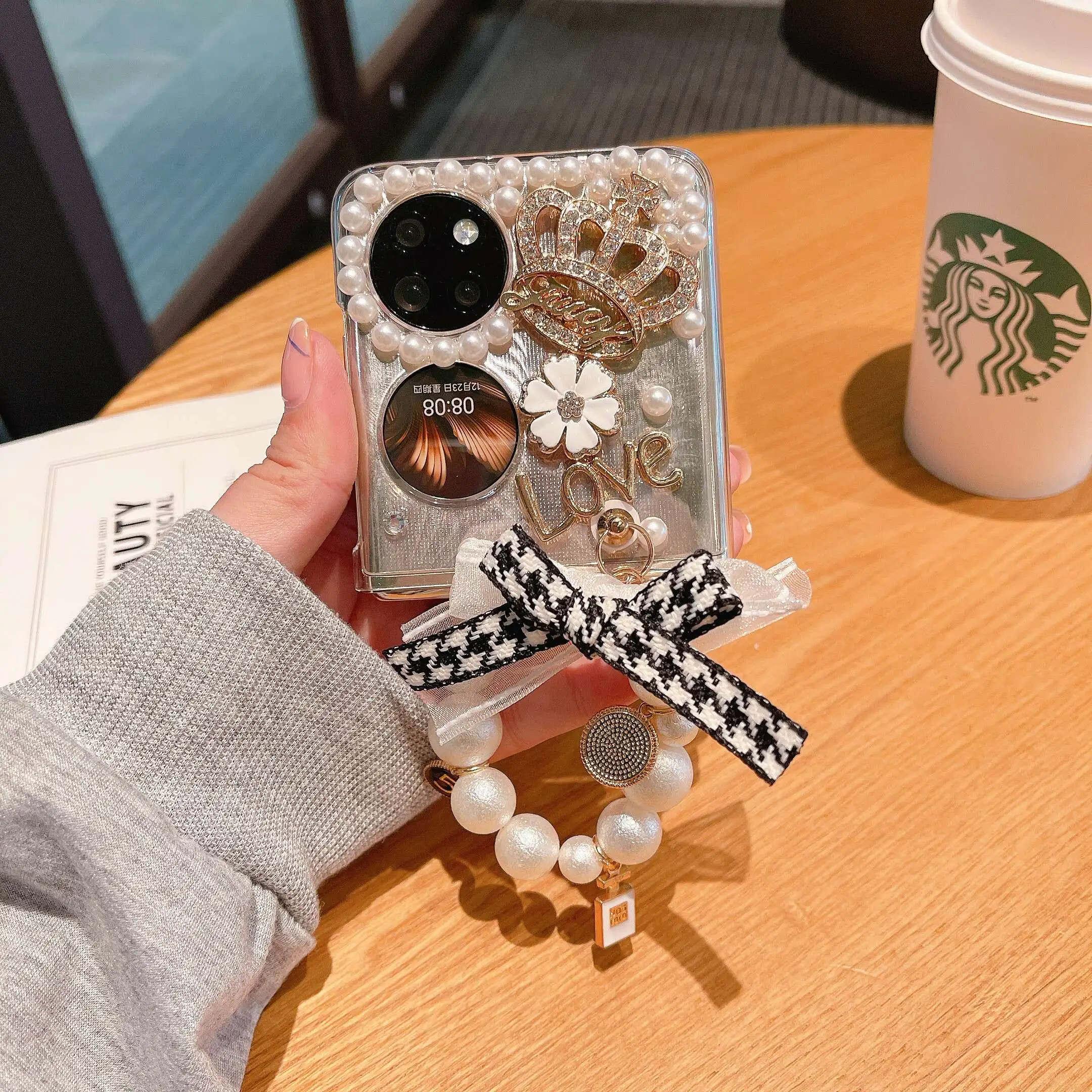 

For Huawei P50 Pocket Case Wrist Strap for P50Pocket Huawei P50 comfortable Leather anti-fall folding Phone Case Wrist holder