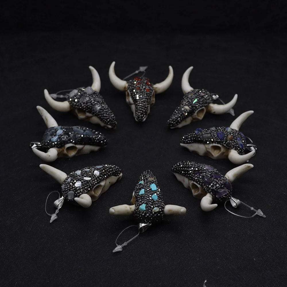 

Resin Bull Head Pendant with Diamonds Natural Stone Rhinestone Couple Style Retro Trendy Jewelry Cowboy Blue Turquoise 47x47mm