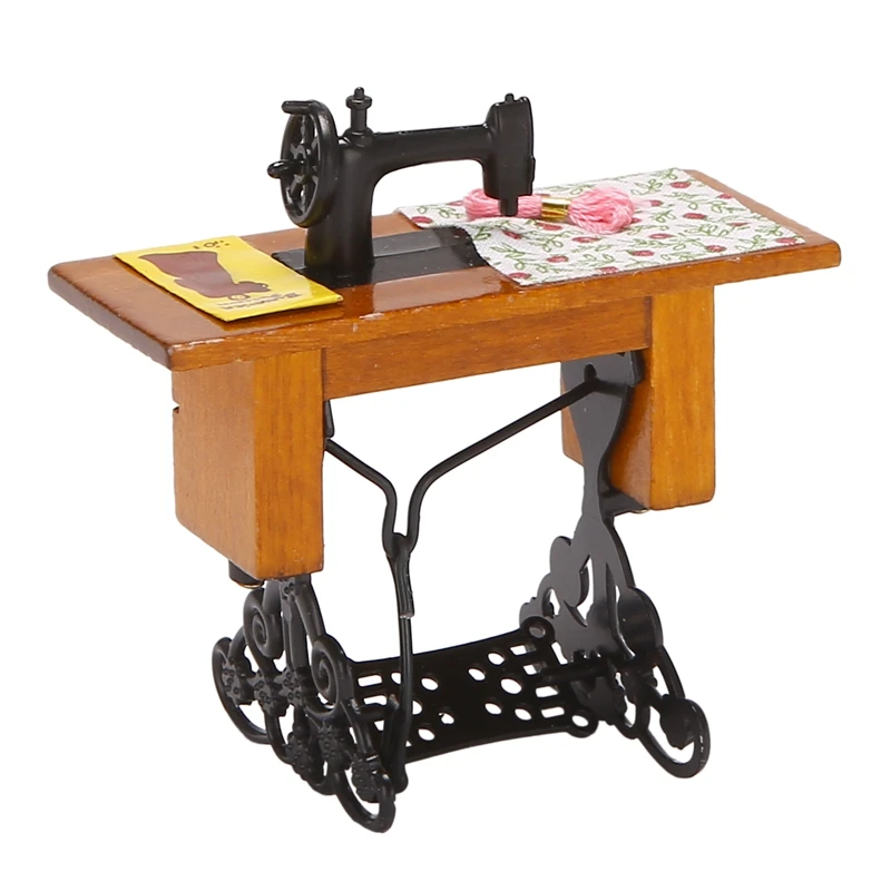 Винтажная миниатюрная швейная машина с тканью для украшения кукольного домика