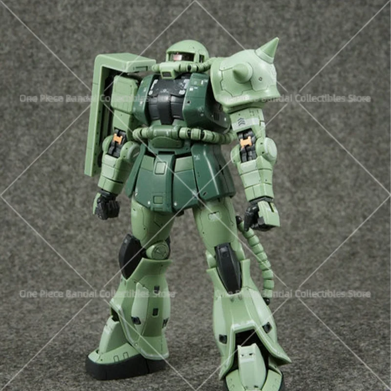 Фото Bandai RG 1/144 MS-06F Zaku II 12,5 см. Классический аниме-боевой робот. Сборная модель. Коллекционная игрушка. Подарок для детей и фанатов. №2