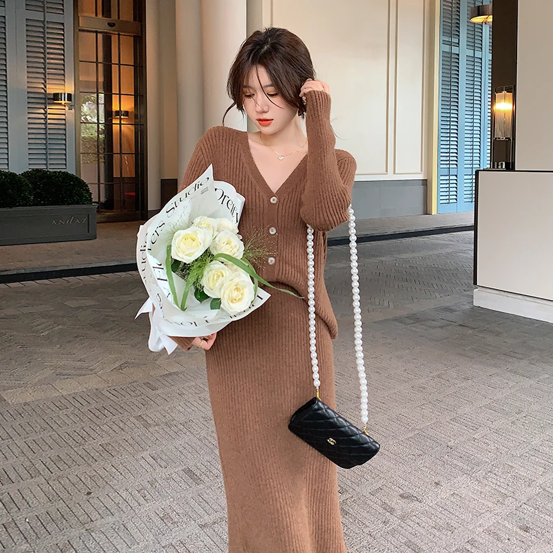 

Han edition Chic temperament make new winter knitting cardigan small open fork skirts two suits