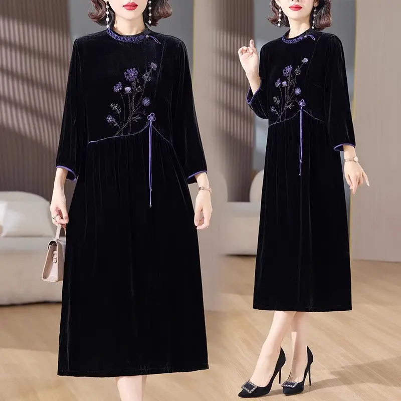 Высококачественное бархатное платье для мамы на осень и зиму 2024 новое улучшенное