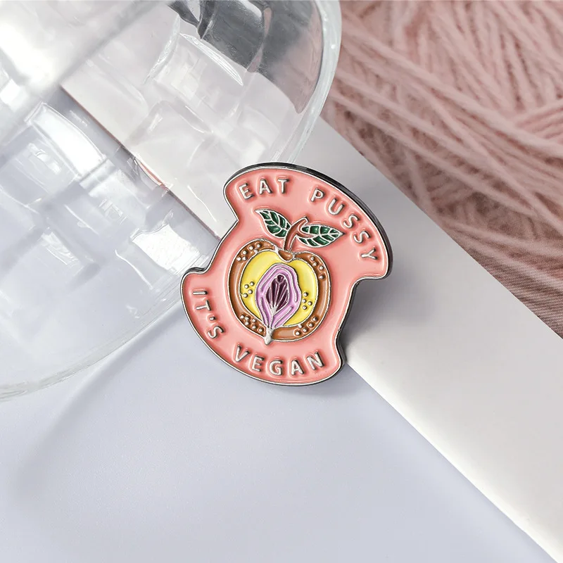 

Vegetarianism Pins Peach Pins It's Vegan Pins Backpack Clothing Accessories Alloy Enamel Lapel Pins Brooches Badge Wholesale