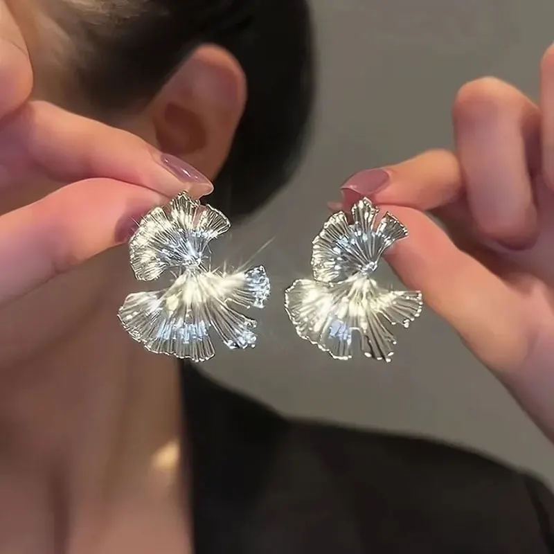 

Simple Silver Color Metal Big Plant Ginkgo Leaf Earrings for Women Fashion Statement Stud Earring Jewelry Gift Pendiente