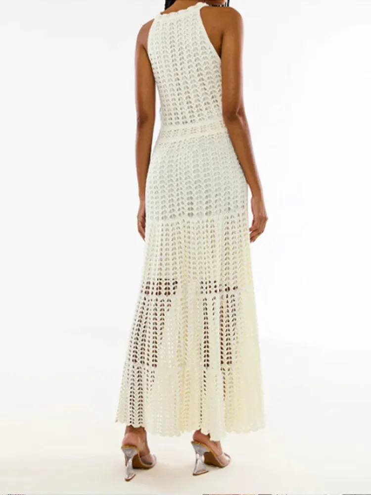 Элегантное серо-белое трикотажное платье средней длины женское модное