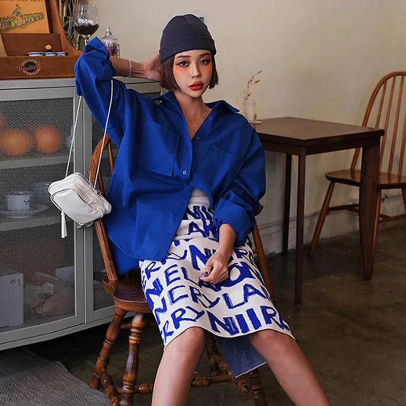 Женская хлопковая блузка с отложным воротником и двумя карманами