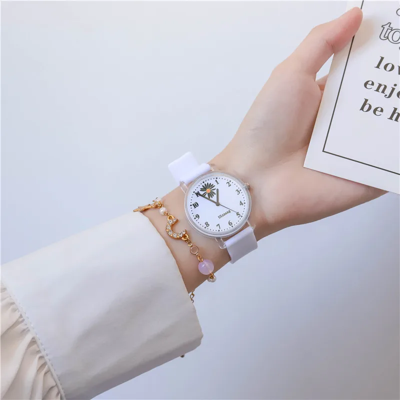 

Macaron Watches Classic Casual Cartoon Dial Rubber Strap Band Round Clock Fashionable Waterproof Wrist Watches for Women