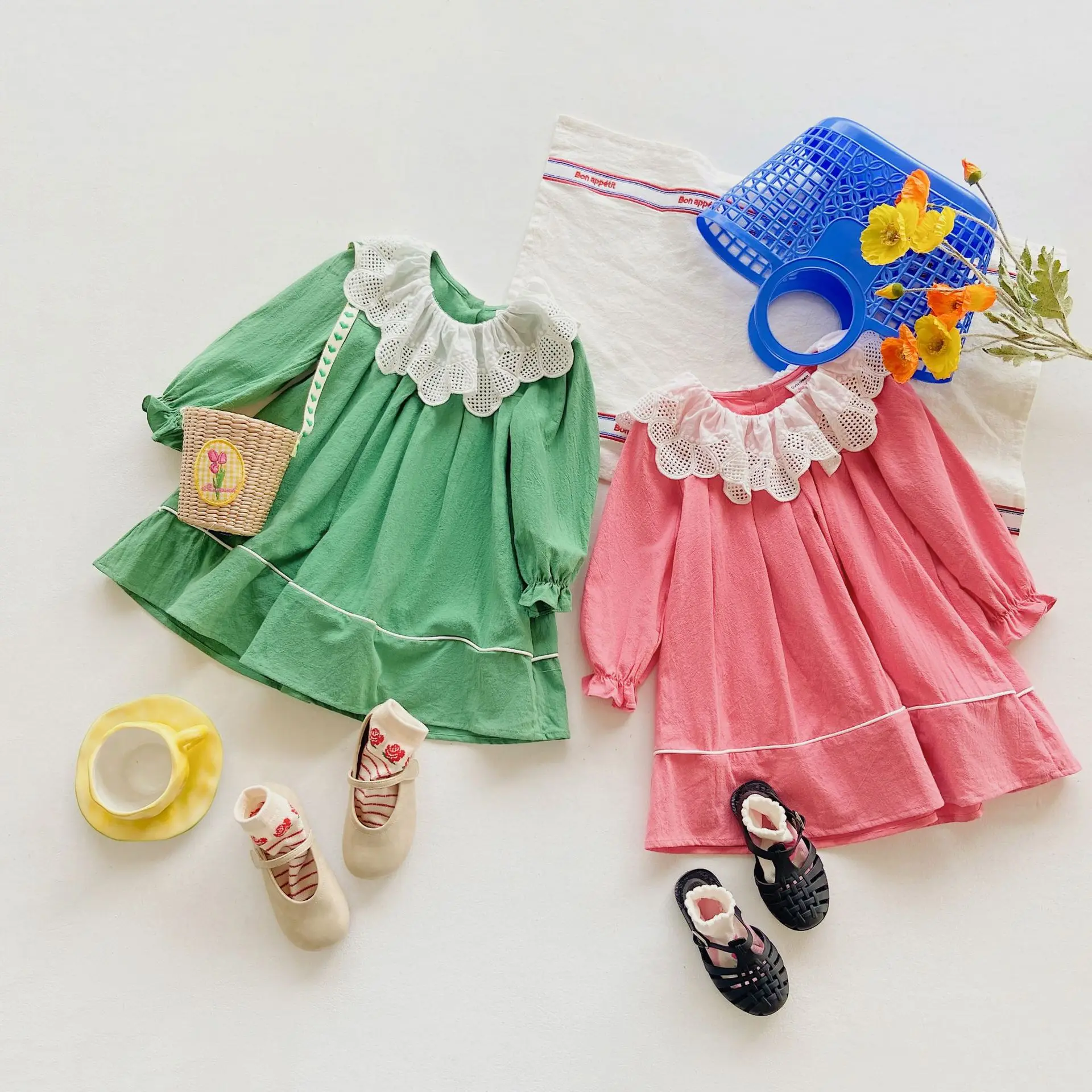 

Платье для маленьких девочек, новинка 2023, кружевное платье для девочек с отложным воротником и куклой, хлопковые платья контрастных цветов ...