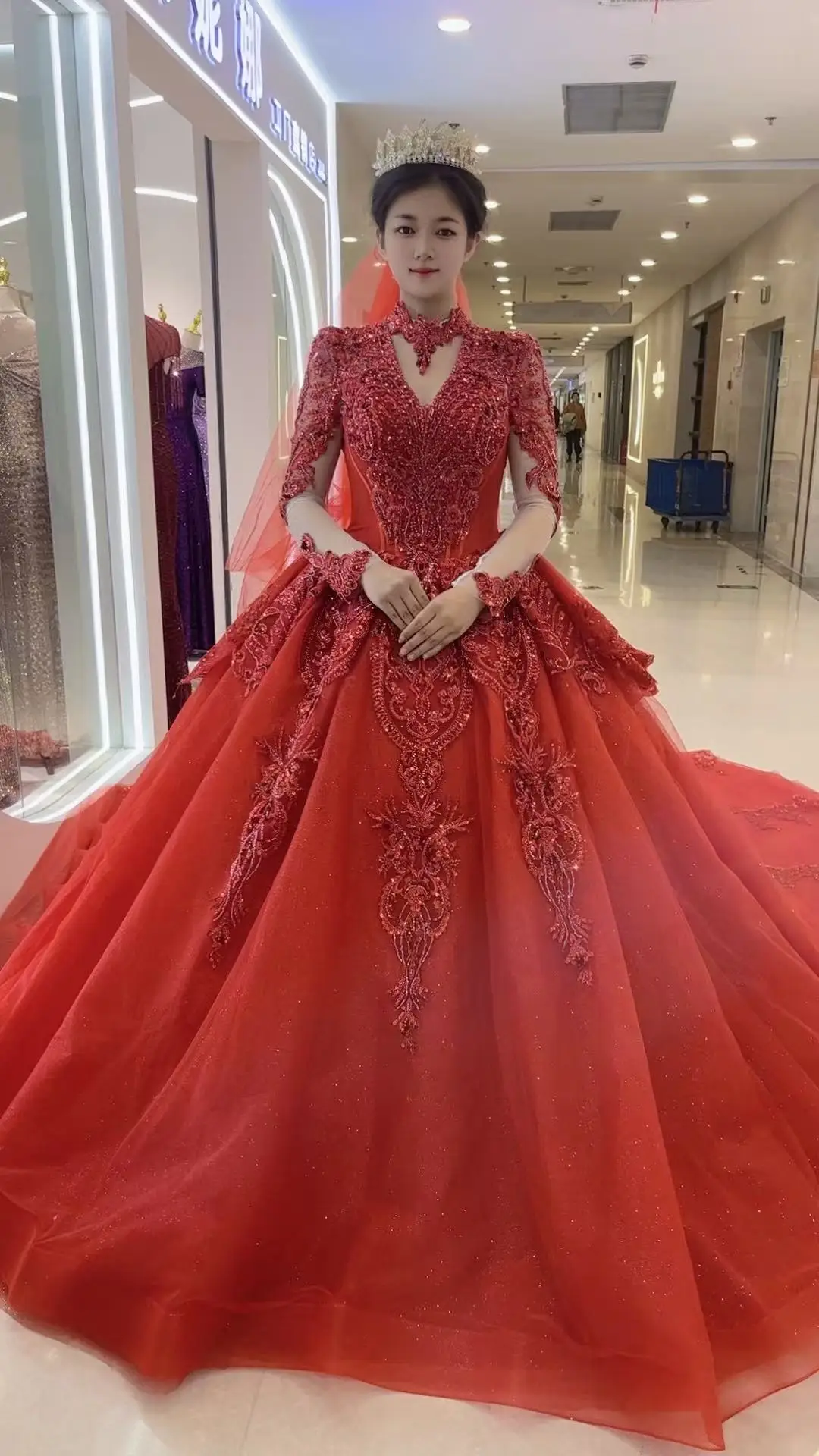 Kisswhite Bridal xlove Collection Роскошное красное свадебное платье с v-образным вырезом