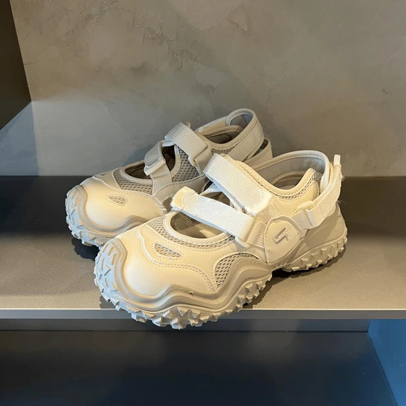 Женские массивные спортивные босоножки кроссовки на низкой платформе