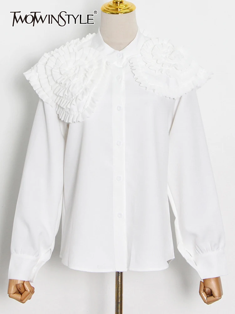 

TWOTWINSTYLE Sweet Plain Shirts For Women Peterpan Collar Loose Long Sleeve Single Breasted Blouses Female 2022 Autumn Clothing