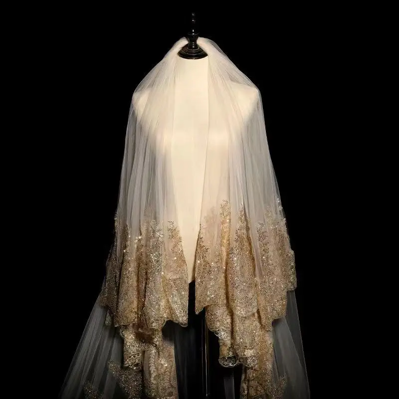 Настоящее фото длина 3 м ширина однослойная свадебная фата с расческой белая