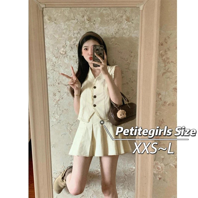 Женский комплект из жилета без рукавов и плиссированной юбки трапециевидной