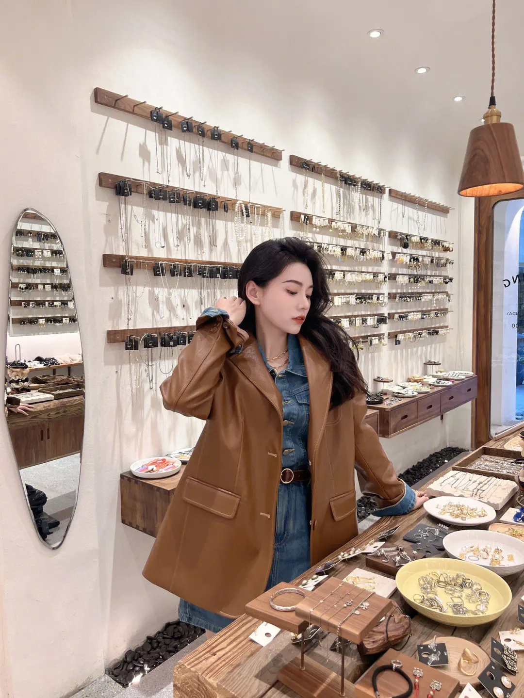 Brown leather design niche jacket female retro loose suit jacket in autumn  winter 2022 Hong Kong
