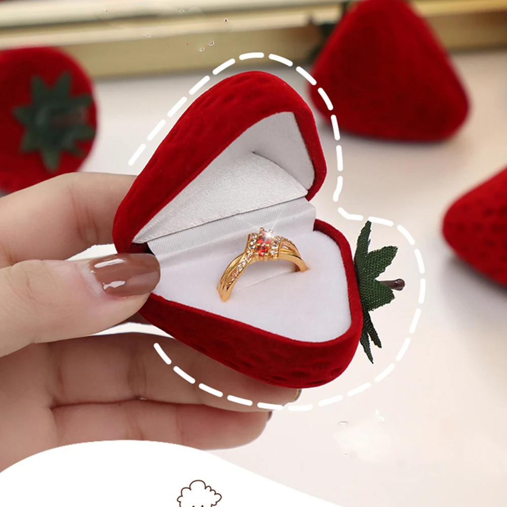 

Креативная коробка для конфет в форме красной клубники, бархатная коробка для хранения колец и ювелирных изделий, защитная сумка, Подарочная коробка с Флокированным кольцом