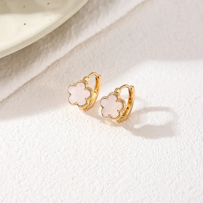 Симпатичные цветные металлические цветочные серьги Lucky с пятью лепестками и