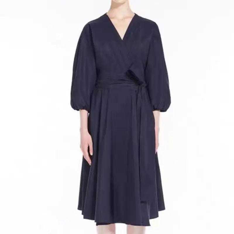 Женское осеннее платье новинка 2024 свободное и удобное облегающее с глубоким