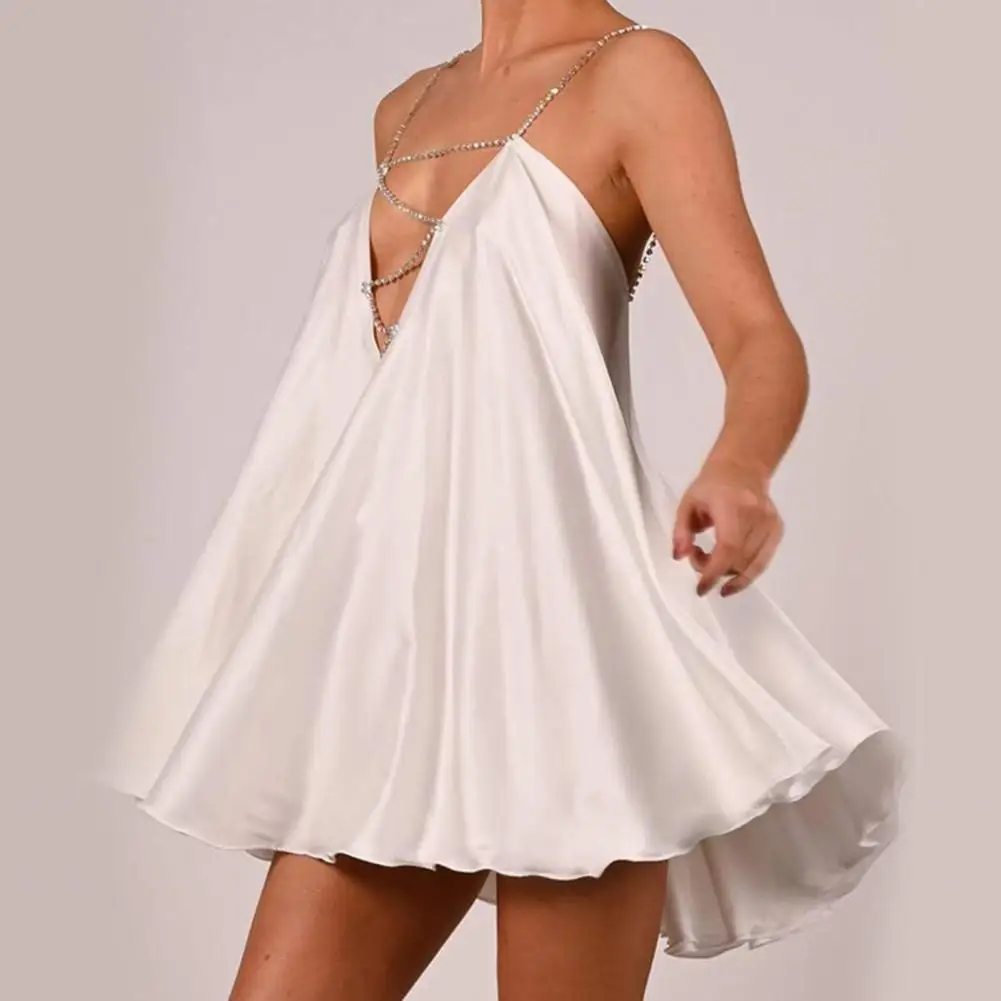 

Hot Sale New Loose Large Size Crystal Diamond Chain Sling Sexy V-neck Open Back Satin Dress