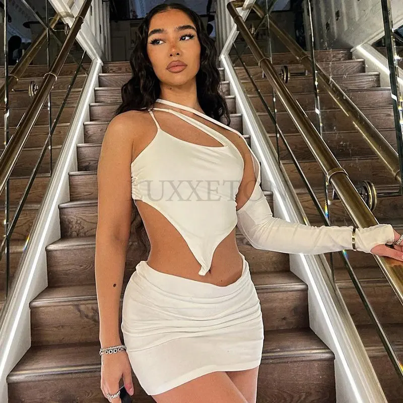 

Комплект женский из 3 предметов с открытой спиной и шортами