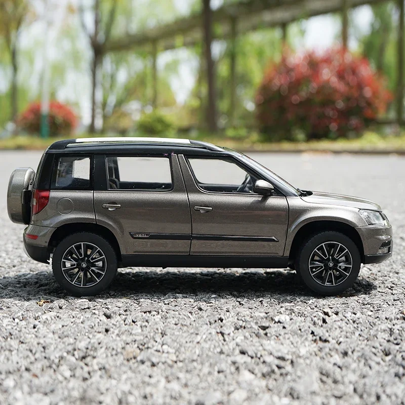 Фото Наклейка на автомобиль для модели Skoda Yeti SUV 1:18, литая металлическая модель внедорожника, высокодетализированная коллекционная модель автомобиля для города и бездорожья №4
