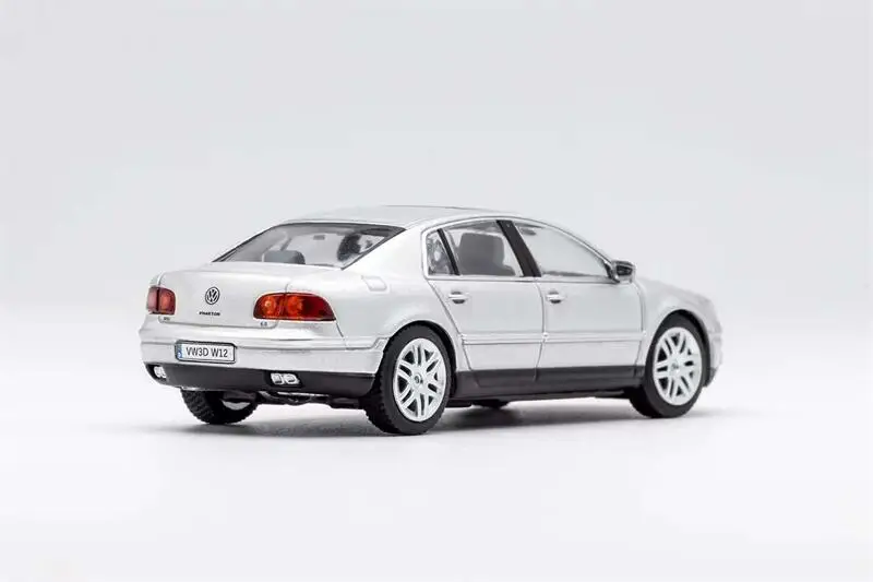 Модель автомобиля под давлением GCD 1:64 Phaeton Mk5 GP5 черная/белая