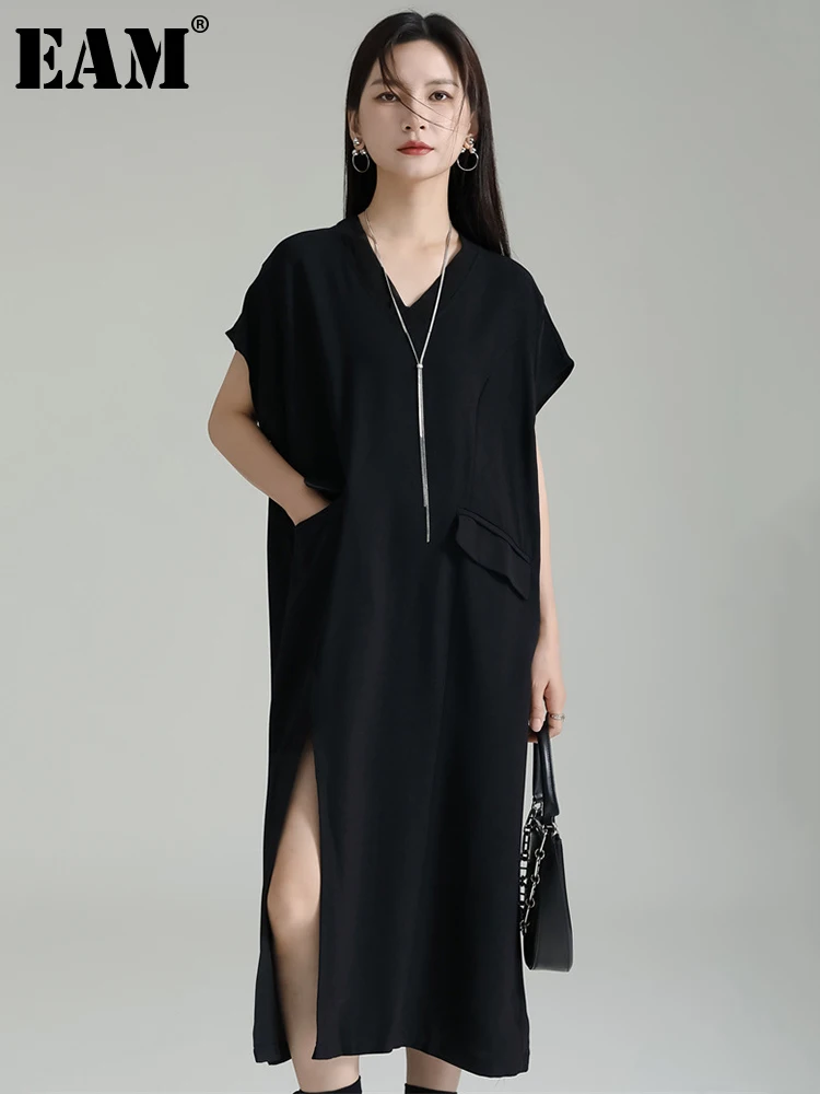 

[EAM] Women Black Hem Slit Long Big Size Dress New V- Neck Short Sleeve Loose Fit Fashion Tide Spring Summer 2023 1DF9445