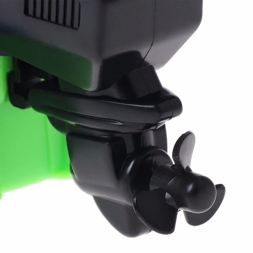 1pcs Baby Bath Toy Kids Wind Up Clockwork Boat Ship Dabbling Toys Water Play Bathroom Bathing Toy for Children Random Color