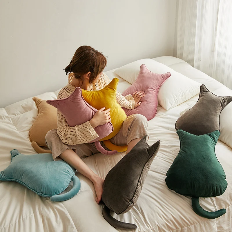 

Bubble Kiss Cute Cat Shape Throw Pillow Velvet Soft Living Room Bedroom Decor Back Cushion Home Travel Chair Tatami Cushion
