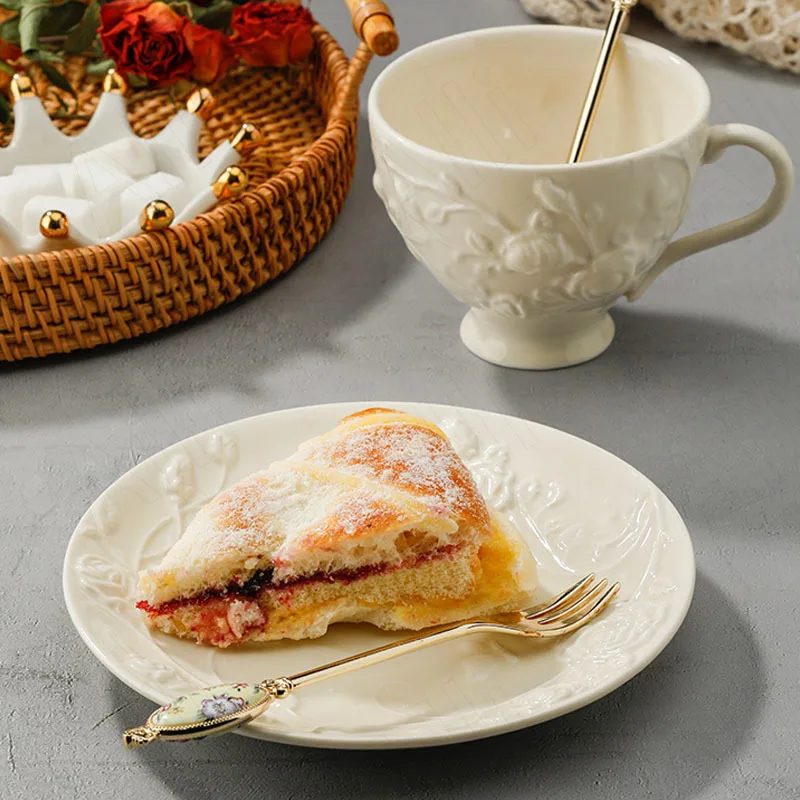 

Керамическая кружка в европейском стиле, настольная трехмерная чашка для кофе с изображением роз, креативные чашки для завтрака и молока, у...