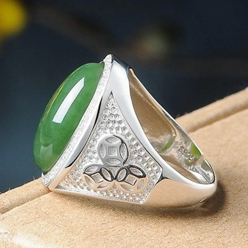 Мужское кольцо из серебра 925 пробы с овальным нефритом