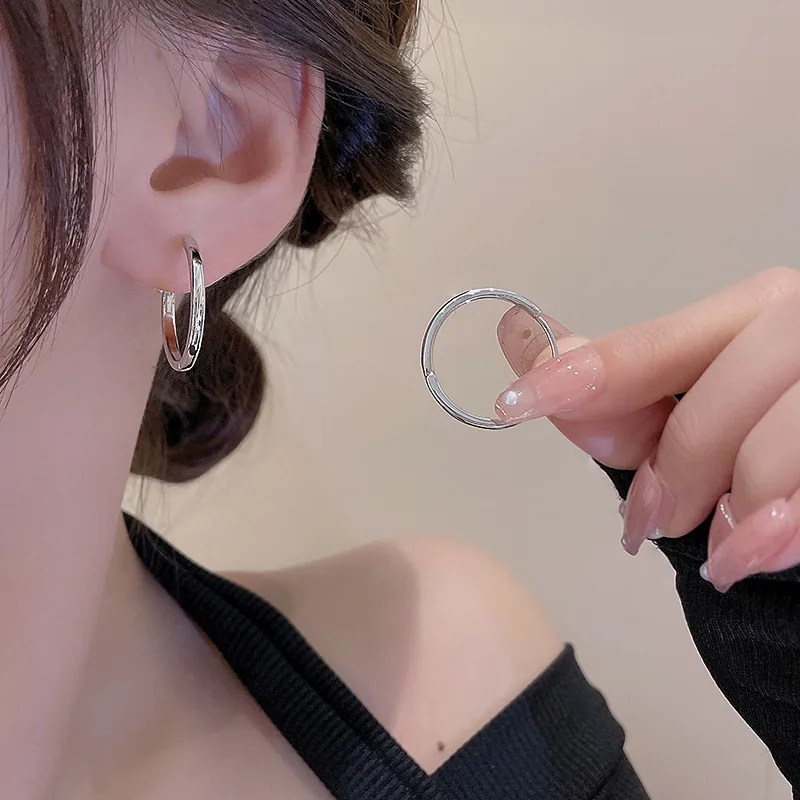 

Simple Style Korean Design Trend Metal Circle Stud Earrings for Women Girl Minimalist Party Wedding Jewelry Piercing Ear e293