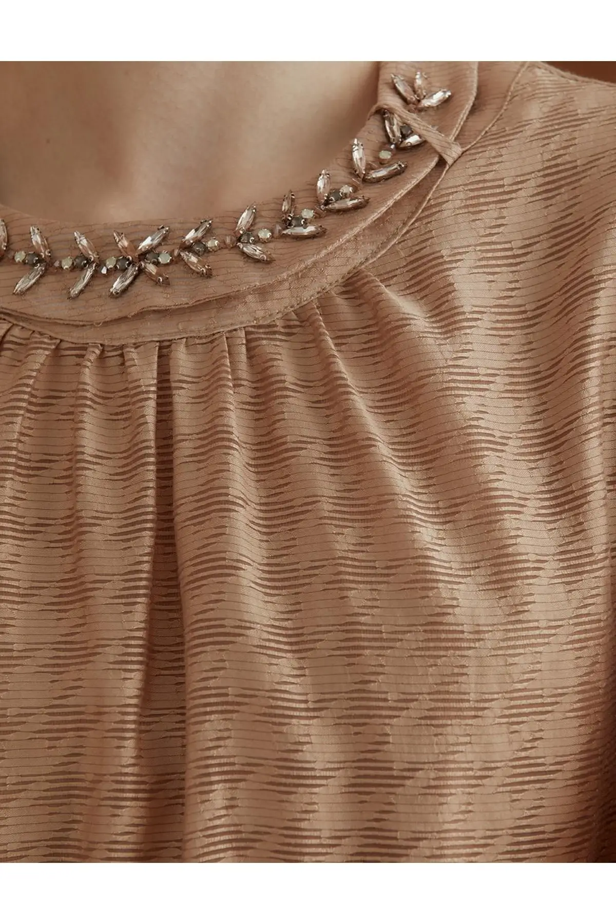 Рисунок 6 - Женское стильное бежевое повседневное