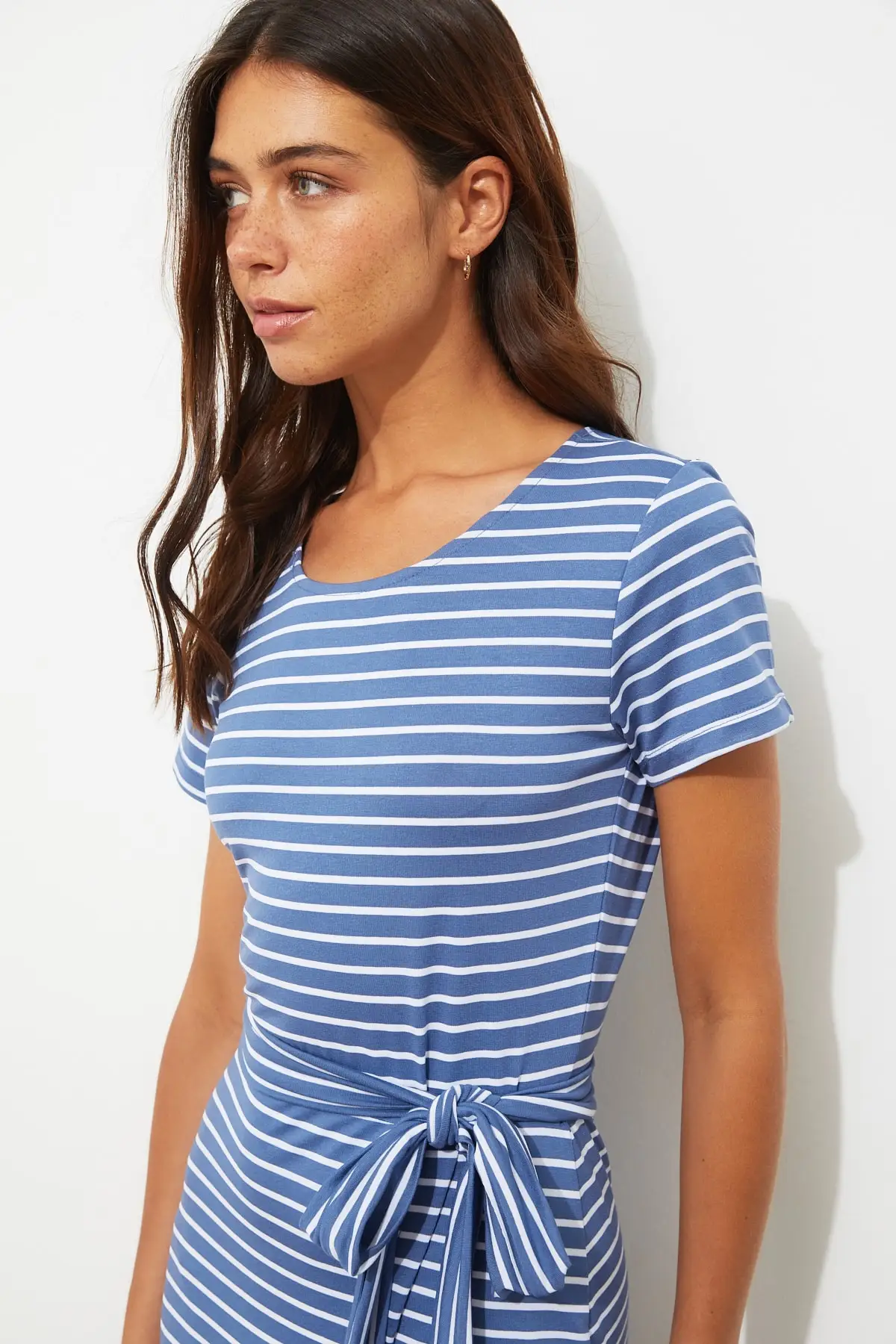 Темно-синее трикотажное платье в полоску | Женская одежда