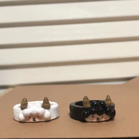 Черно-белые кольца с овцами для пар