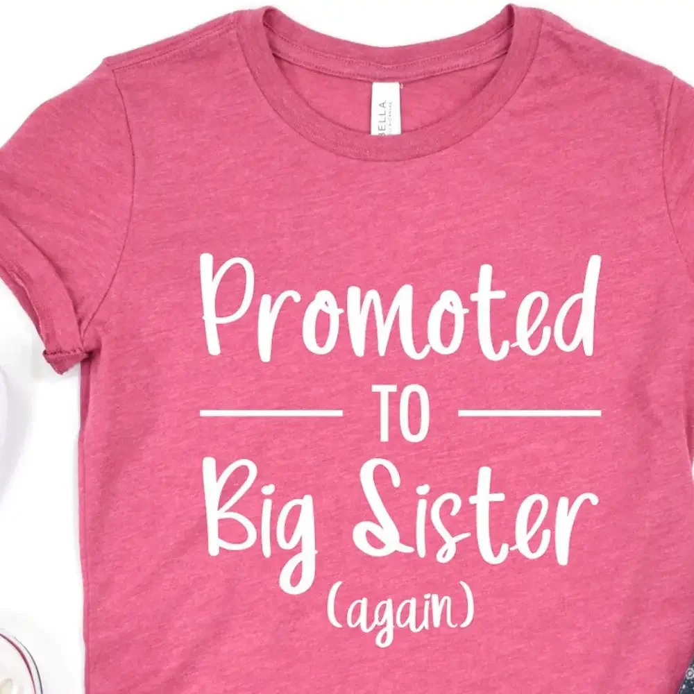 Рекламная футболка Большая сестра снова объявление о беременности будущее