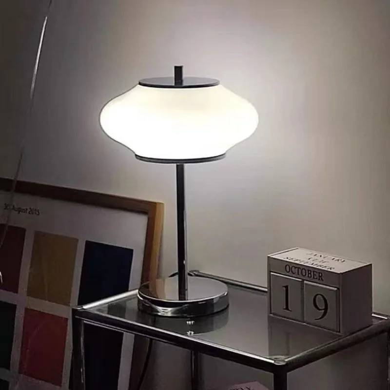 Средние антикварные серебряные стеклянные настольные лампы Bauhaus креативное