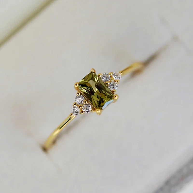 Новинка небольшое свежее сияющее зеленое квадратное кольцо с блестящими