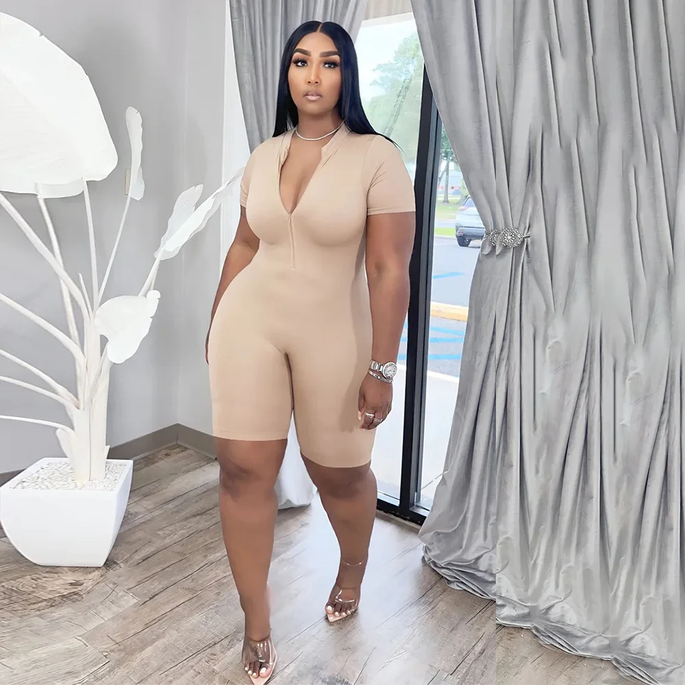 Рисунок 2 - Женский короткий однотонный комбинезон на молнии