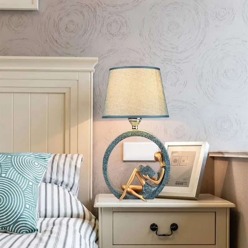 

Лампа для спальни, прикроватная настольная лампа, лампа для гостиной, кабинета, скандинавский художественный декор, теплый Романтический креативный брак, девушка, пара