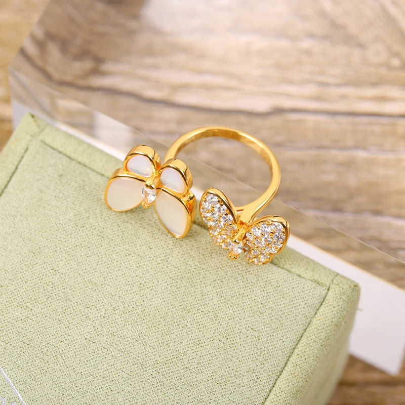 

Женское кольцо с цирконом, серебро 925 пробы