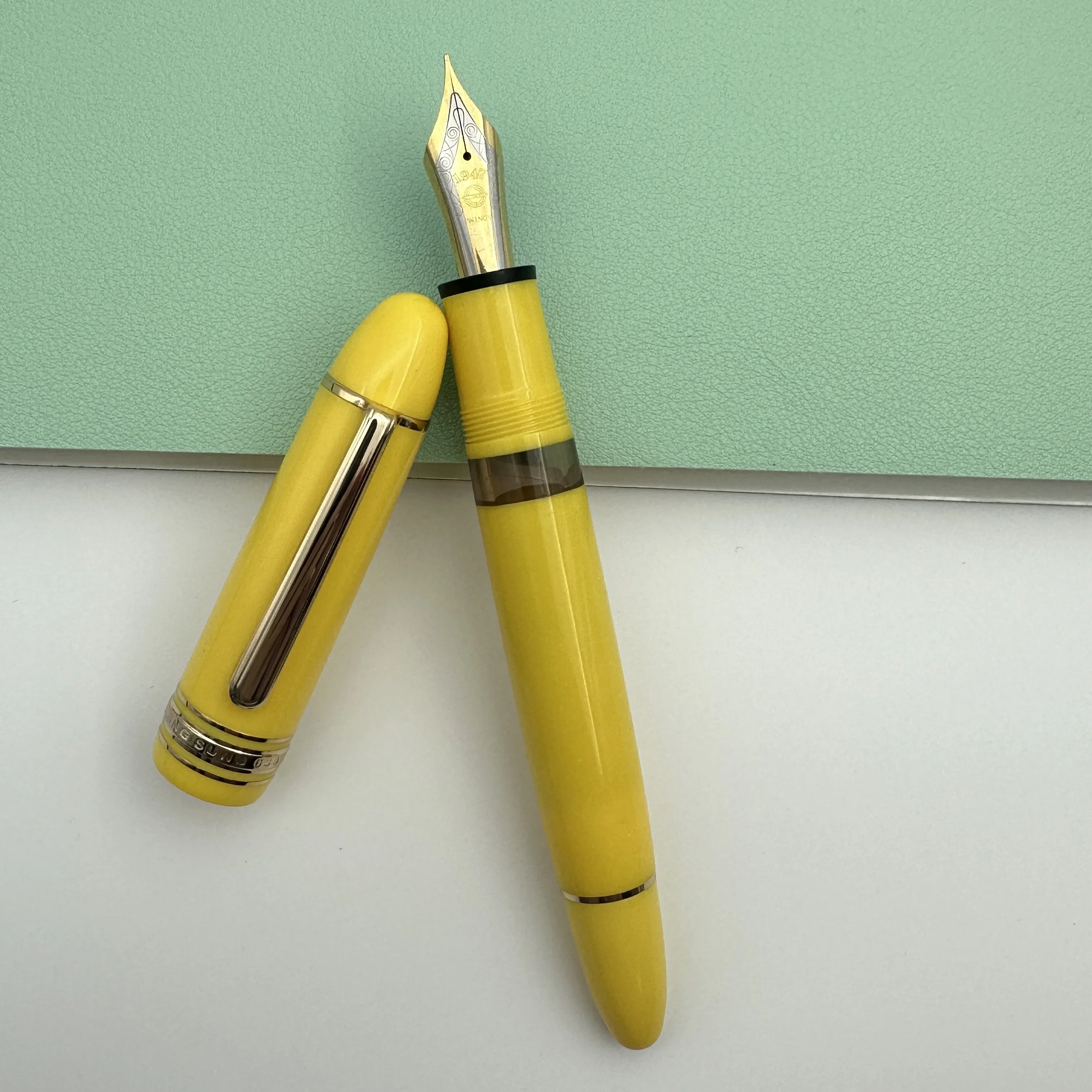 

Перьевая ручка Wing Sung 630 из смолы с золотым зажимом